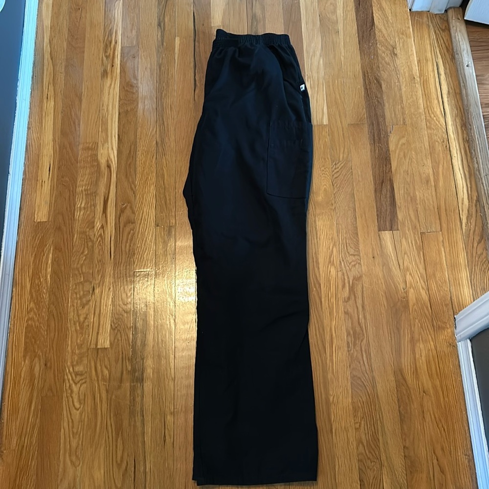 Size medium black scrub pants good condition
